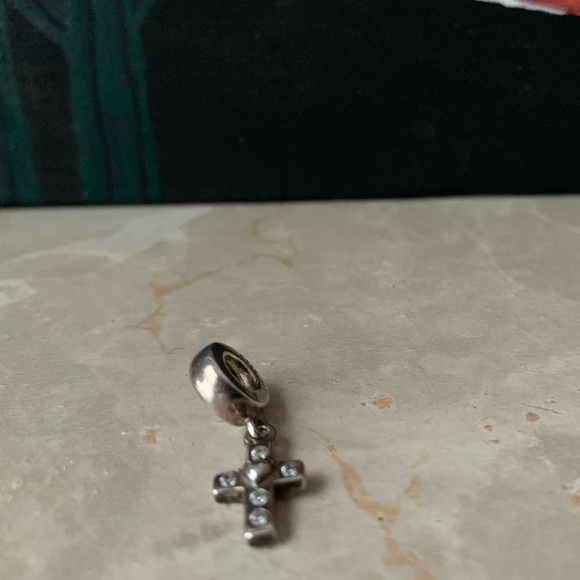 Pandora cross charm - Picture 2 of 3